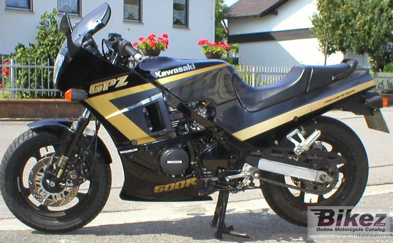 Big Christopher Shipos gpz 600 r picture and wallpaper from Bikez.com